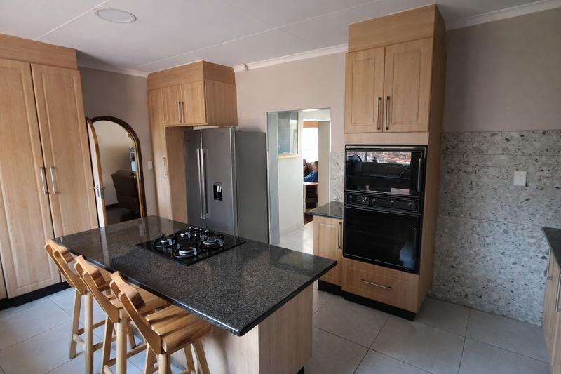 6 Bedroom Property for Sale in Universitas Ridge Free State